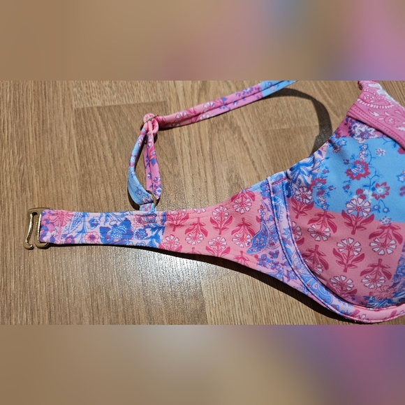 Hollister Embroidered Stitch Plunge Underwire bikini Top PINK FLORAL XXS - Picture 7 of 9